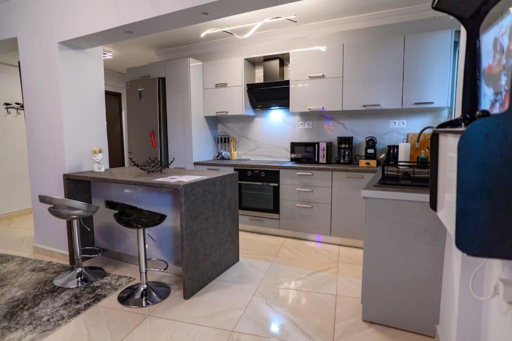 Fresh Spicy 1Bd Amusement Arcade Apartment เอเธนส์ ภายนอก รูปภาพ