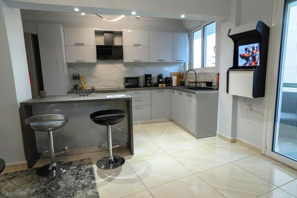 Fresh Spicy 1Bd Amusement Arcade Apartment เอเธนส์ ภายนอก รูปภาพ