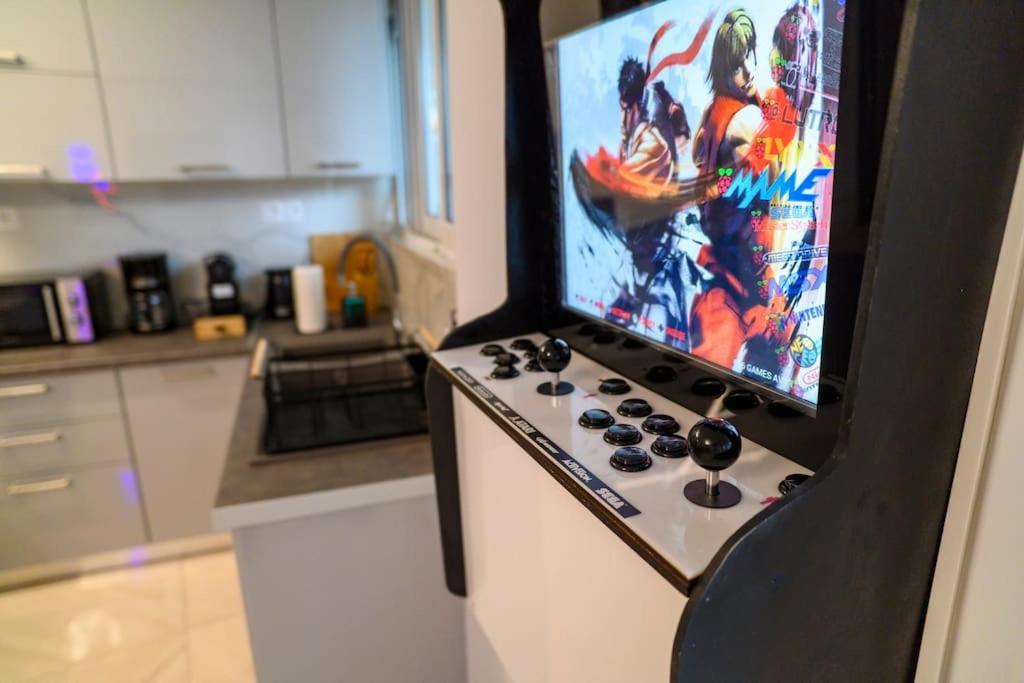 Fresh Spicy 1Bd Amusement Arcade Apartment เอเธนส์ ภายนอก รูปภาพ