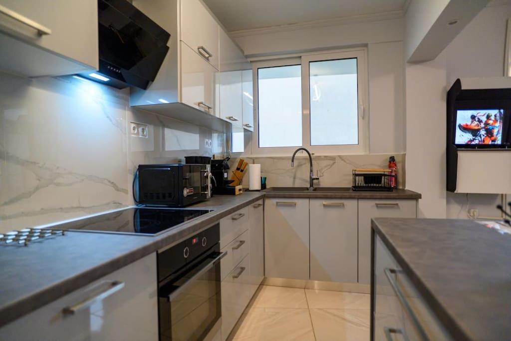 Fresh Spicy 1Bd Amusement Arcade Apartment เอเธนส์ ภายนอก รูปภาพ